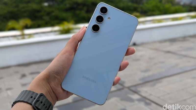 Unboxing Samsung Galaxy S24 FE