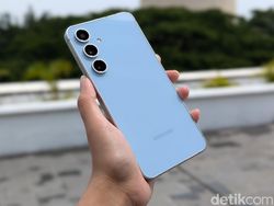 Unboxing Samsung Galaxy S24 FE yang Layarnya Makin Luas