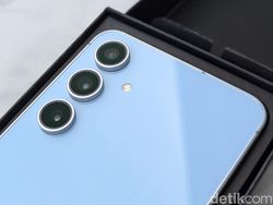 Unboxing Samsung Galaxy S24 FE yang Layarnya Makin Luas