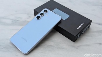 Galaxy S24 FE ditenagai chipset Exynos 2400e yang dipasangkan dengan RAM 8GB dan memori internal hingga 256GB. Foto: Virgina Maulita Putri/detikINET