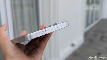 Bodinya juga 0,2mm lebih tipis dibandingkan generasi sebelumnya, dengan ketebalan 8mm. Foto: Virgina Maulita Putri/detikINET