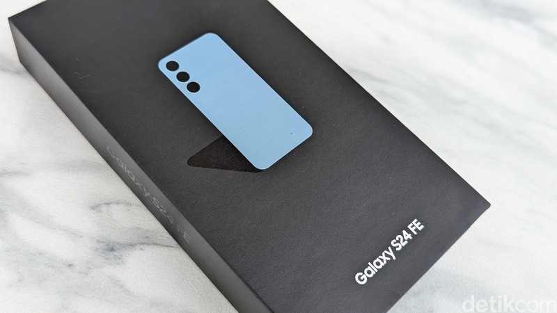 Unboxing Samsung Galaxy S24 FE