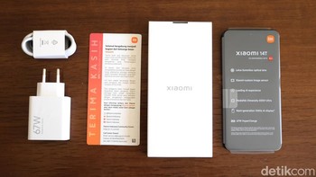 Ada perbedaan antara paket penjualan Xiaomi 14T versi global dengan versi Indonesia. Foto: detikINET/Anggoro Suryo Jati