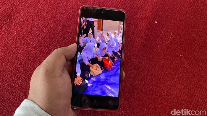 video viral pelajar belajar lesehan di SMPN 60 Bandung
