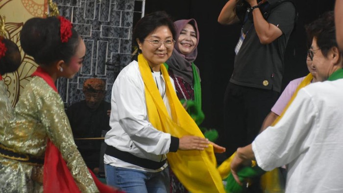 Walikota Eunpyeong-Gu saat mengunjungi Geotheater di Rancakalong, Sumedang.