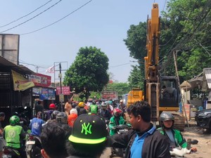 Ada Proyek Perbaikan Jalan, Jl Dr Soepomo Arah Joglo Jakbar Macet