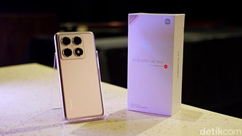 Secara bodi, Xiaomi 14T Pro punya bodi belakang yang sedikit melengkung dan bobot sedikit lebih berat, yaitu 209 gram, sementara Xiaomi 14T bobotnya adalah 195 gram. Foto: Adi Fida Rahman/detikINET