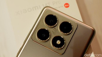 Xiaomi 14T Pro menggunakan sensor gambar Light Fusion 900 dengan sistem tiga kamera yang mencakup lima focal length, mulai dari 15mm hingga 120mm, sehingga pengguna memiliki fleksibilitas untuk mengambil gambar dalam berbagai kondisi. Foto: Adi Fida Rahman/detikINET