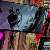 Terlihat keduanya asik mengitari jalanan di Jepang. Tak lupa mereka pun mengabadikan momen kebersamaannya dengan berfoto melalui kamera CCTV. Foto: Instagram/@ninokayam