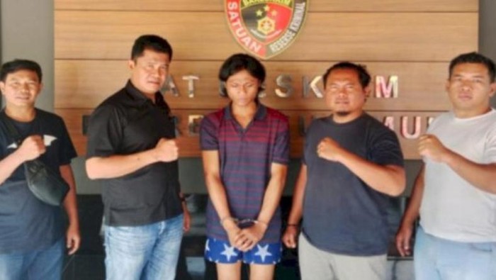 Ari Pratama Alias Simung pelaku pembacokan sopir truk di OKU Timur ditangkap polisi.