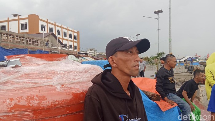 Awak kapal jukung ceritakan detik-detik ditabrak tongkang hingga kapalnya tenggelam.