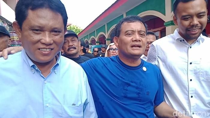 Cagub Ahmad Luthfi blusukan ditemani Cabup Yoga Hardaya dan Cawabup Benny Indra saat blusukan di Klaten, Sabtu (28/9/2024).
