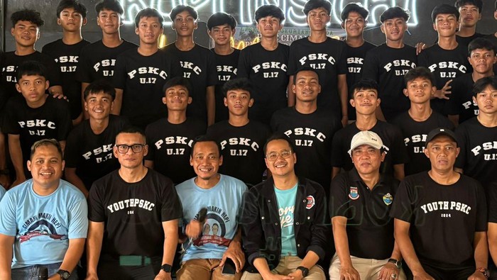 Calon Wakil Walikota Cimahi nomor urut 2, Adhitia Yudisthira Melepas Skuad PSKC U-15 dan U-17 ke Piala Soeratin