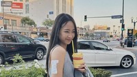 Selain menyiapkan penampilan terbaik, wanita kelahiran 1996 ini juga senang membagikan momen serunya saat kulineran di Korea, Indonesia, hingga negara lain. Foto: Instagram @ditaemon09
