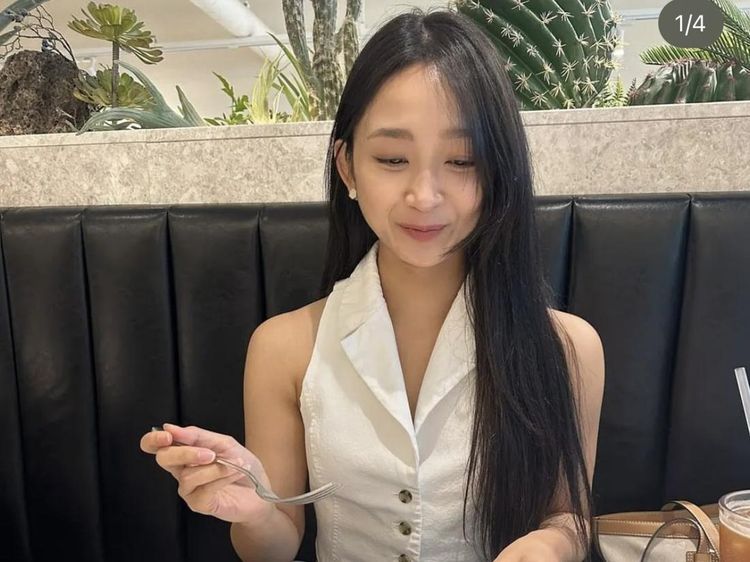 Cantiknya Dita Karang Saat Makan di Resto hingga Ngopi di Kafe