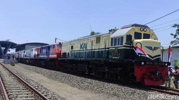 Daop 8 Surabaya Raih MURI Parade Lokomotif Peringati HUT ke-79 KAI
