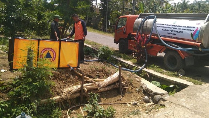 Distribusi air bersih atasi kekeringan di Malang Selatan