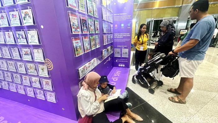 Perubahan dari perpustakaan konvensional menjadi perpustakaan digital merupakan bagian dari perkembangan zaman yang harus diikuti agar tidak ditinggalkan. BukuAku, platform perpustakaan digital yang berfokus pada literasi anak, menghadirkan Seri Prabaca Level B di ajang Indonesia International Book Fair (IIBF) 2024, Sabtu (28/9/2024).
