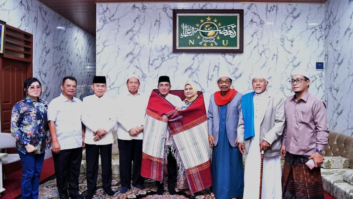 Edy Rahmayadi bertemu pimpinan Pondok Pesantren Al Kautsar di Medan. (Dok. Instagram @edy_rahmayadi)