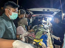 Evakuasi Korban Longsor Tambang Ilegal di Solok