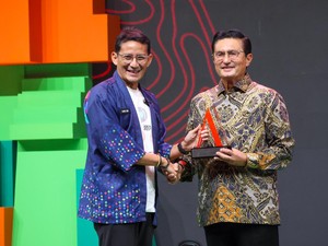 Dinilai Berjasa buat Pembangunan Daerah, Fadel Muhammad Dapat Penghargaan