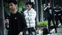 Live streaming di ruang terbuka menjadi fenomena tersendiri di tengah sulitnya mencari pekerjaan. KBT dan ruang terbuka lainnya menjadi saksi bisu kreator konten mendapatkan penghasilan.