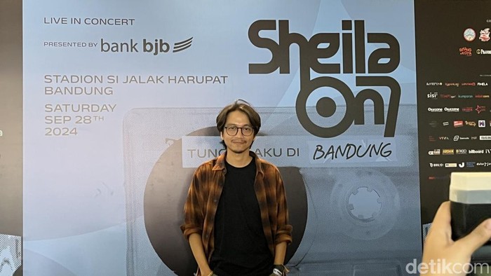 Fiersa Besari di Konser Sheila On 7 di Bandung