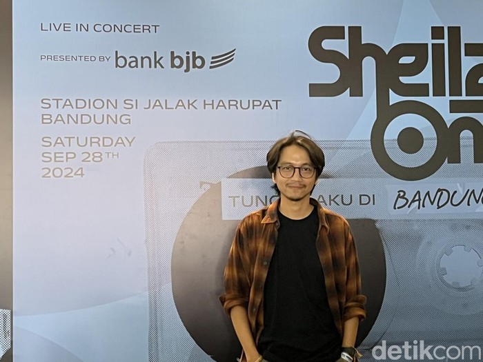 Fiersa Besari di Konser Sheila On 7 di Bandung