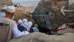 Melihat Gua Persembunyian Rasulullah saat Hijrah ke Madinah