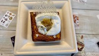 Untuk yang manis ada menu Poah Toast seharga Rp 35.000. Menu ini merupakan roti panggang yang dioles dengan saus karamel dan dipanggang pakai butter. Foto: detikcom/Riska Fitria