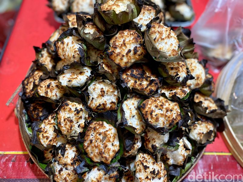 Jajanan pasar di festival kuliner Minang