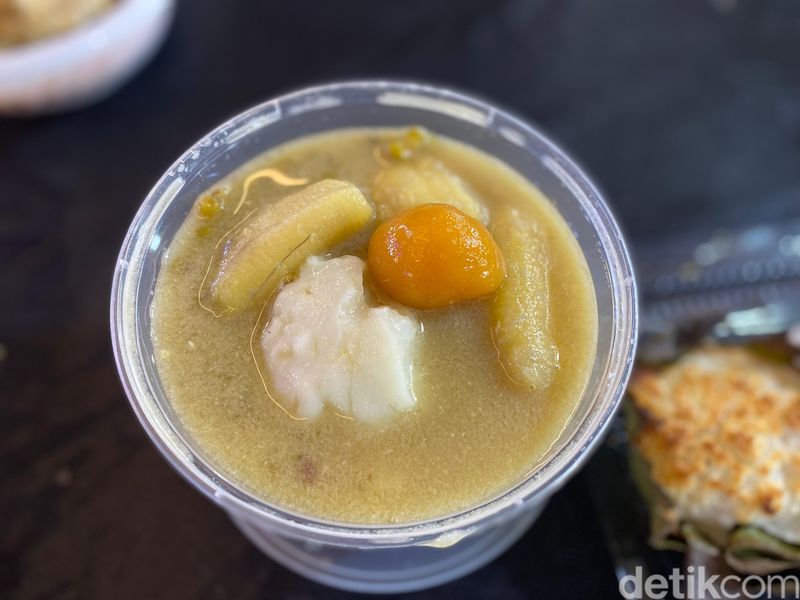 Jajanan pasar di festival kuliner Minang