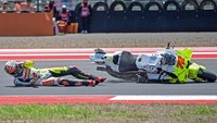 Pebalap Pertamina Enduro VR46 Racing Team Marco Bezzecchi terjatuh saat kualifikasi MotoGP Mandalika. 