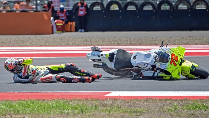 Jorge Martin berhasil menjadi yang tercepat dalam sesi kualifikasi MotoGP Mandalika 2024. Martinator disambut kerumunan fans selepas dari trek.