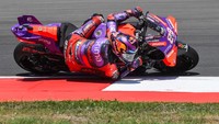 Martin memacu motornya dalam sesi kualifikasi MotoGP Mandalika di Pertamina Mandalika International Street Circuit, Lombok Tengah, Nusa Tenggara Barat, Sabtu (28/9/2024).