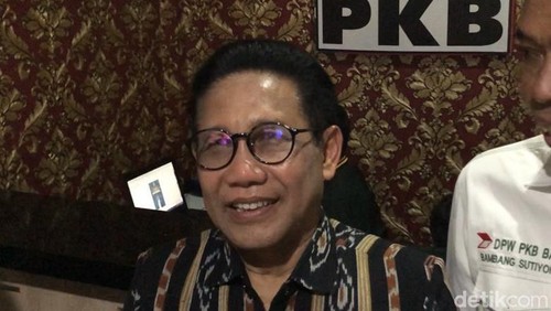 Ketua DPP PKB, Abdul Halim Iskandar, seusai meresmikan Kantor DPW PKB Bali, Sabtu (28/9/2024). (Ida Bagus Putu Mahendra/detikBali)