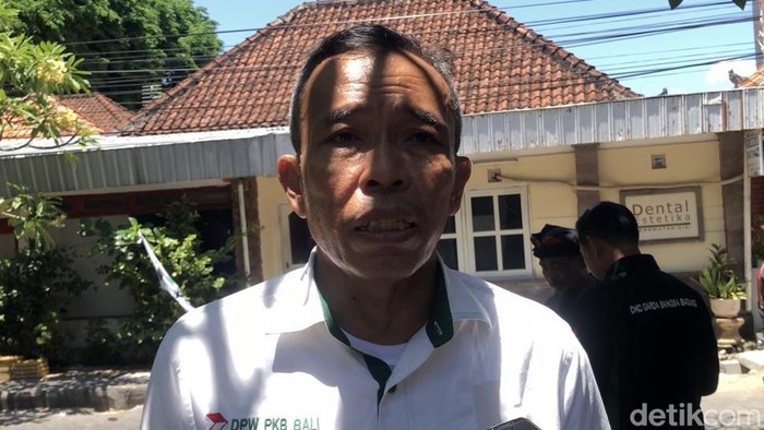 Ketua DPW PKB Bali, Bambang Sutiyono, saat diwawancarai, Sabtu (28/9/2024).