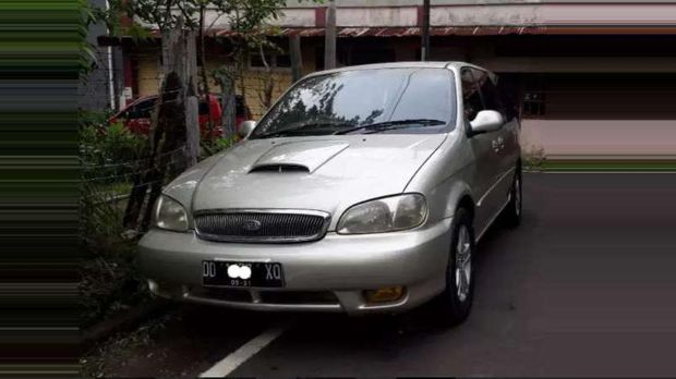 Kia Carnival bekas.