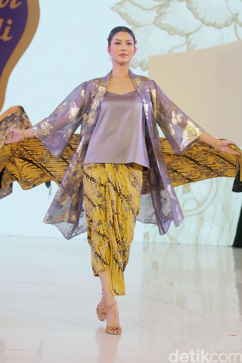 Koleksi terbaru Batik Danar Hadi di Fashion Nation 2024
