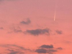 Langka! Komet A3 Melintas di Langit Bali