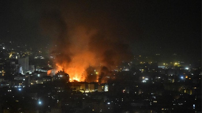 Smoke billows from the site of an Israeli airstrike that targeted a neighborhood in Beiruts southern suburb early on September 28, 2024. The Israeli army said September 28 that it killed the commander of Hezbollahs missile unit in southern Lebanon in an air strike, along with his deputy and several other leaders of the Iran-backed movement. Israeli fighter jets killed 