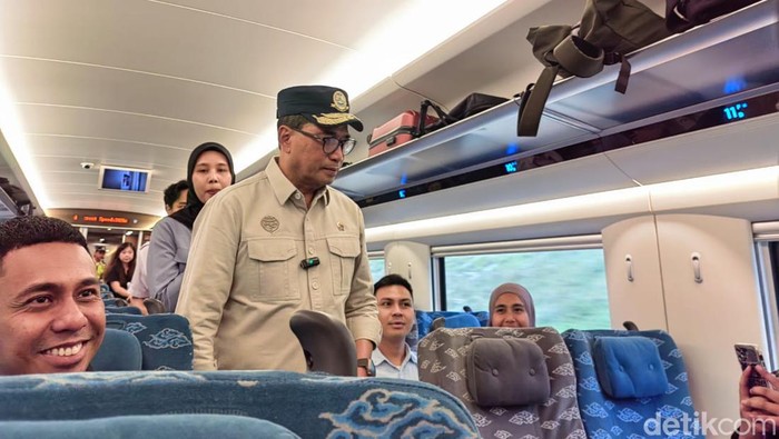 Menhub Budi Karya Jajal-Evaluasi Kereta Cepat