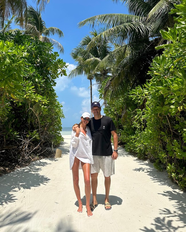 Dilansir Koran Bild, hubungan mereka berawal ketika anak Michael, Emilio Ballack, meninggal tahun lalu. Emilio merupakan anak kedua Michael dengan mantan istri, Simone Mecky-Ballack, yang meninggal setelah mengalami kecelakaan sepeda di rumah ketika keluarga mereka sedang liburan di Portugal. Tidak diketahui hubungan pasti Sophia dan Emilio tapi disebutkan bahwa mereka adalah teman. Foto: Instagram