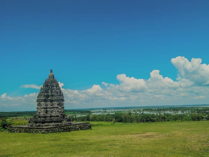 Miniatur Candi Prambanan di Wisata Cakat Raya