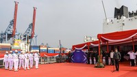 Prosesi penyematan dilakukan di KRI dr Radjiman Wedyodiningrat.  