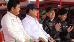 Momen Jokowi Terima Brevet Hiu Kencana di Atas KRI RJW-992