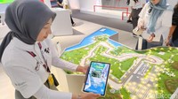 Lalu ada miniatur sirkuit dengan teknologi pemindai untuk melihat fakta-fakta menarik soal Lombok melalui gawai.