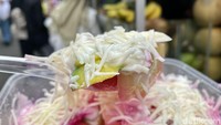 Jika kamu tertarik ke gerai Niagara Fruit, pastikan gerainya buka ya dengan melihat informasi di media sosial! Sebab Ucup menegaskan bahwa tak ada jadwal buka yang pasti. Foto: detikcom/Riska Fitria