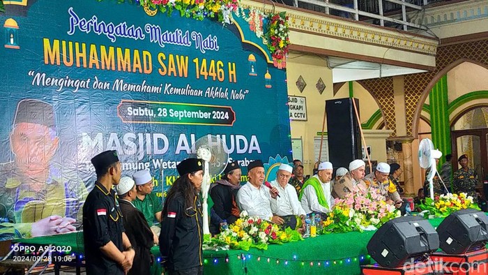 KH Marzuki Mustamar tetapmemberi ceramah di Masjid Al Huda, Surabaya meski ada penolakan dari FPI
