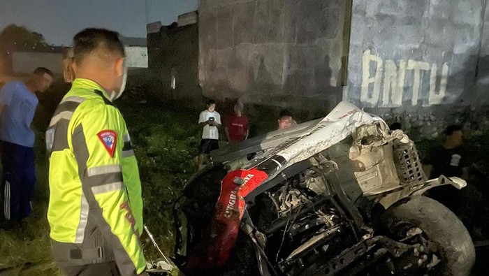 pikap muat bawang tertabrak ka gajayana